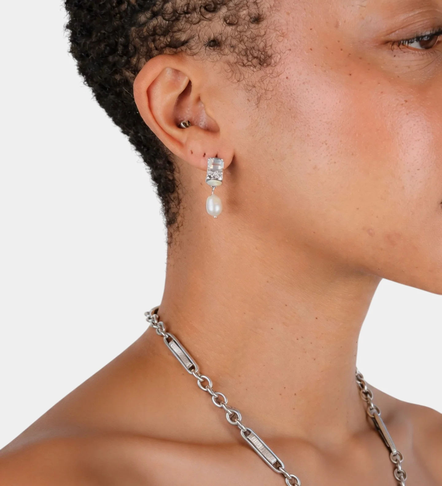 Moony Pearl Earrings - Image 2