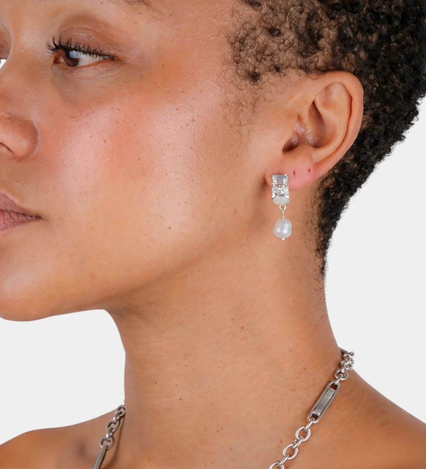 Moony Pearl Earrings - Image 3